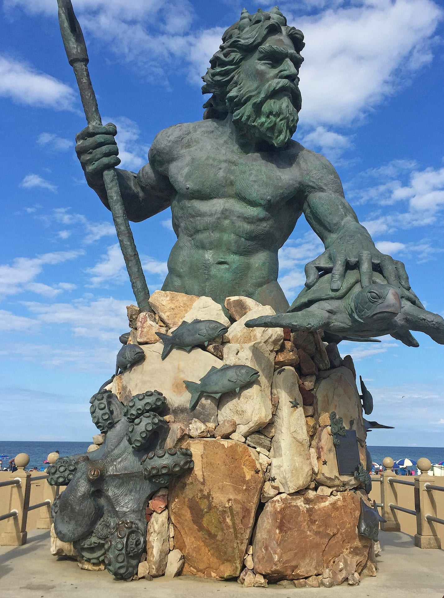 neptune-statue-2169738_1920